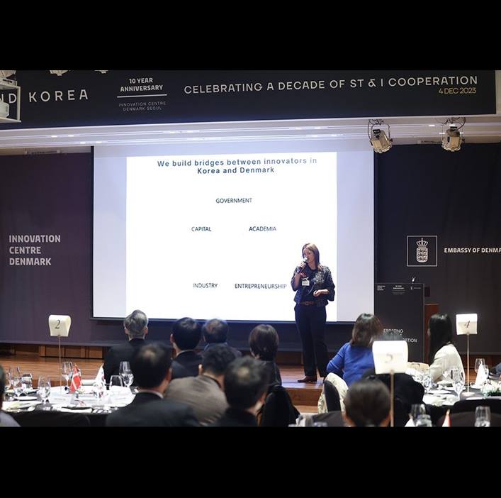 Executive Director Ditte Rønde Veise of the Innovation Centre Denmark (ICDK) of the Danish embassy gives a presentation at an event celebrating the 10th anniversary of the ICDK held at the Shilla Hotel in Jung-gu, Seoul, on December 4th.) of the Danish embassy gives a presentation at an event celebrating the 10th anniversary of the ICDK held at the Shilla Hotel in Jung-gu, Seoul, on December 4th. The ICDK supports Danish start-ups, universities, research centers, public organizations, and companies in expanding to the Korean market and to collaborate with Korean partners.